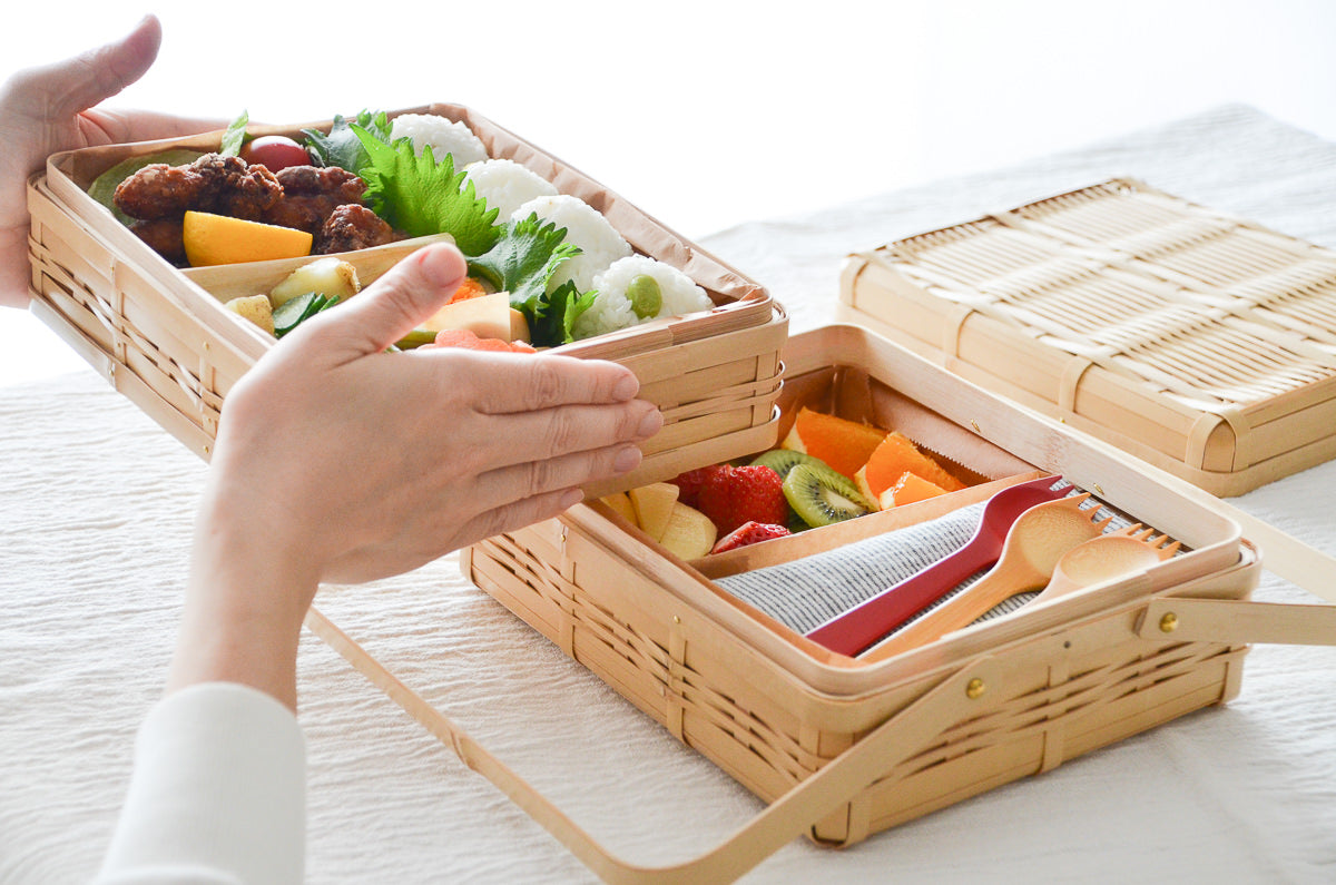 Handled Lunch Basket Medium 2-tier / White Bamboo / Kagoshima-JPN 321111-1