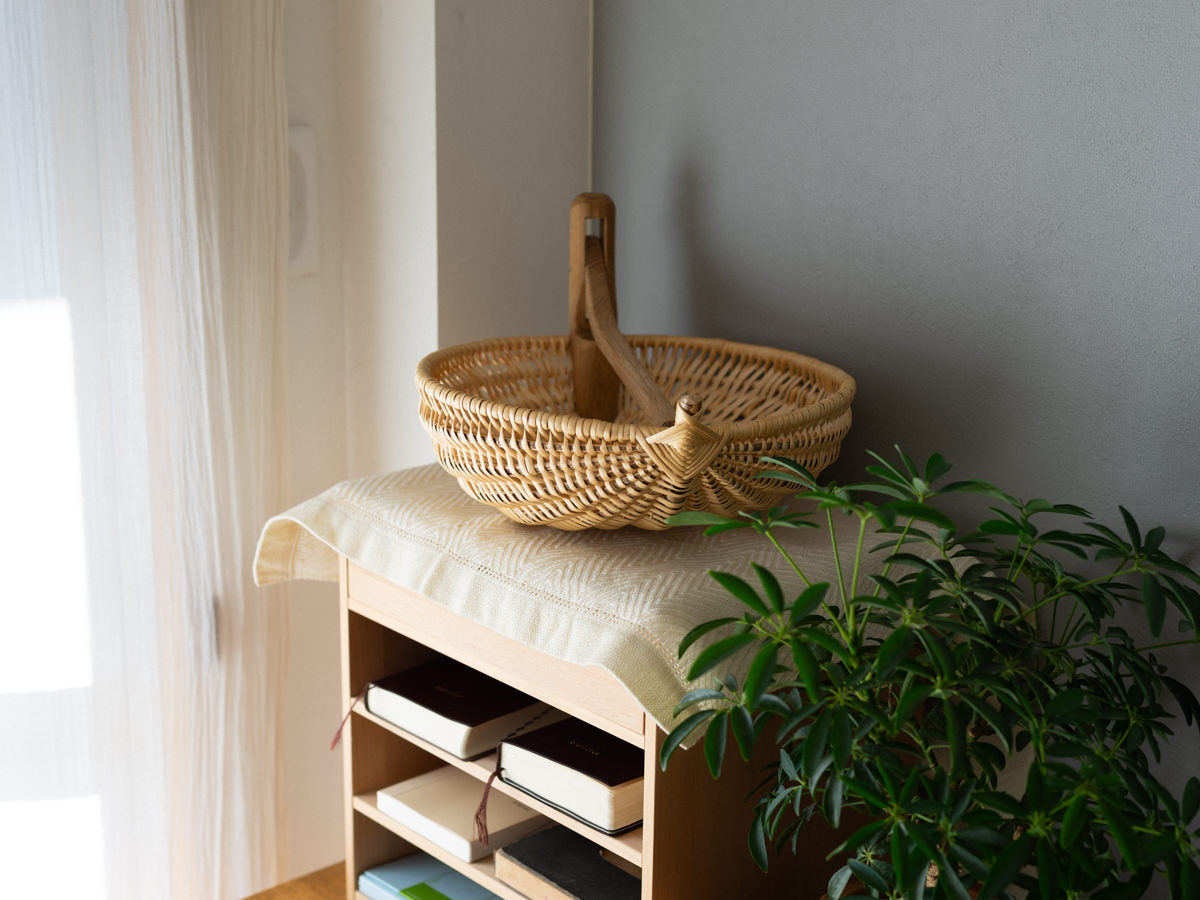 Walnut Cracking Basket / Willow, Hazel / FRA 640209-1
