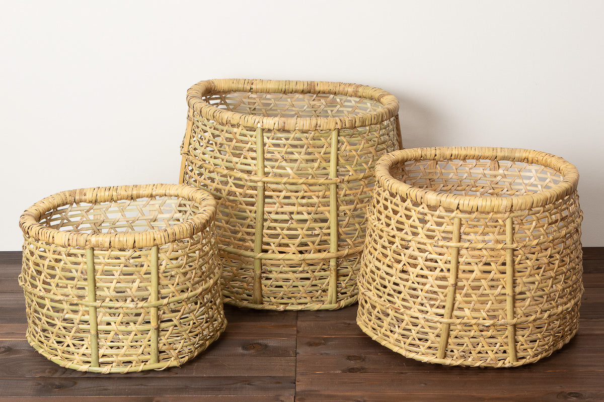 Three nemagari bamboo carrying baskets with open weave / 根曲竹の腰かご・背負いかご