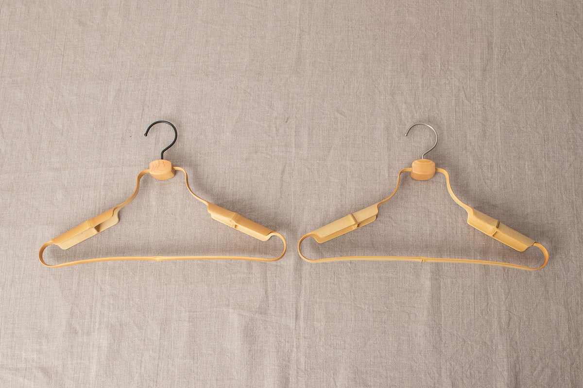 White bamboo hangers in natural and polished finish / 白竹のハンガー（ナチュラルと磨き仕上げ）