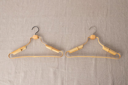 White bamboo hangers in natural and polished finish / 白竹のハンガー（ナチュラルと磨き仕上げ）