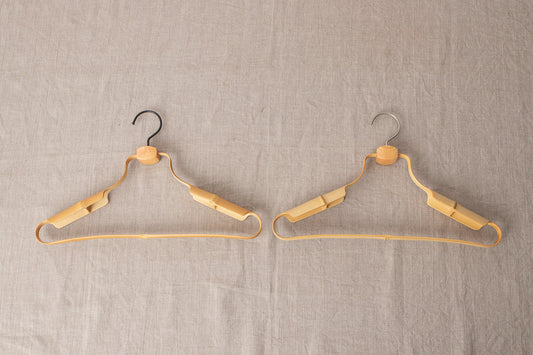 White bamboo hangers in natural and polished finish / 白竹のハンガー（ナチュラルと磨き仕上げ）