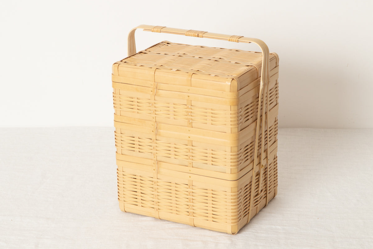 White bamboo three-tier handled lunch basket / 白竹の三段手つき弁当かご