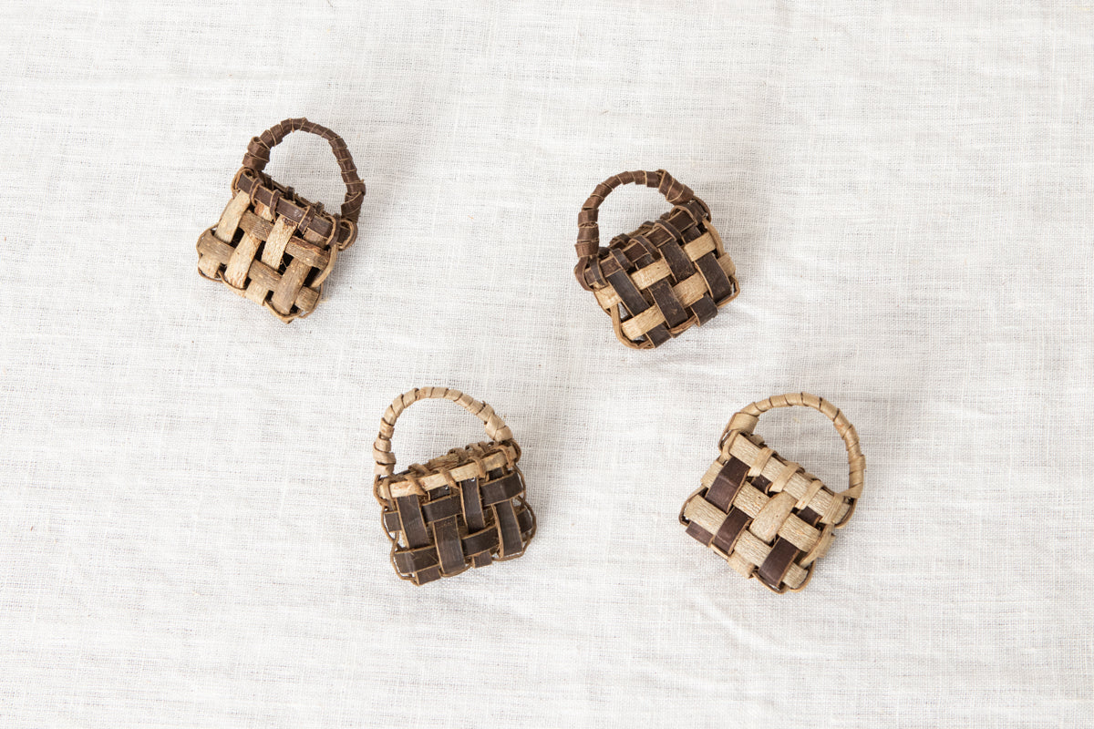 Walnut bark mini basket bag brooches / くるみのミニかごバッグブローチ
