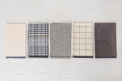 Khadi cotton kitchen towels in assorted patterns / カディコットンのキッチンタオルを並べた様子