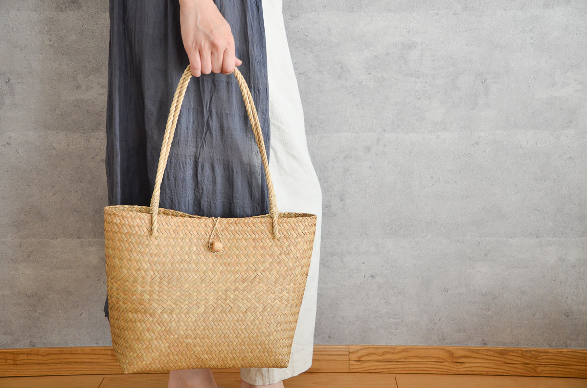Slim Tote with White Button / Krajood Grass / THA 3115121-1
