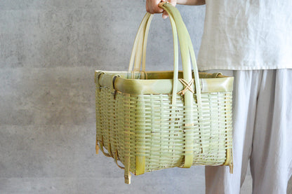 “Kakukago” Basket with Handle and Legs / Madake Bamboo / Ibaraki-JPN 810208