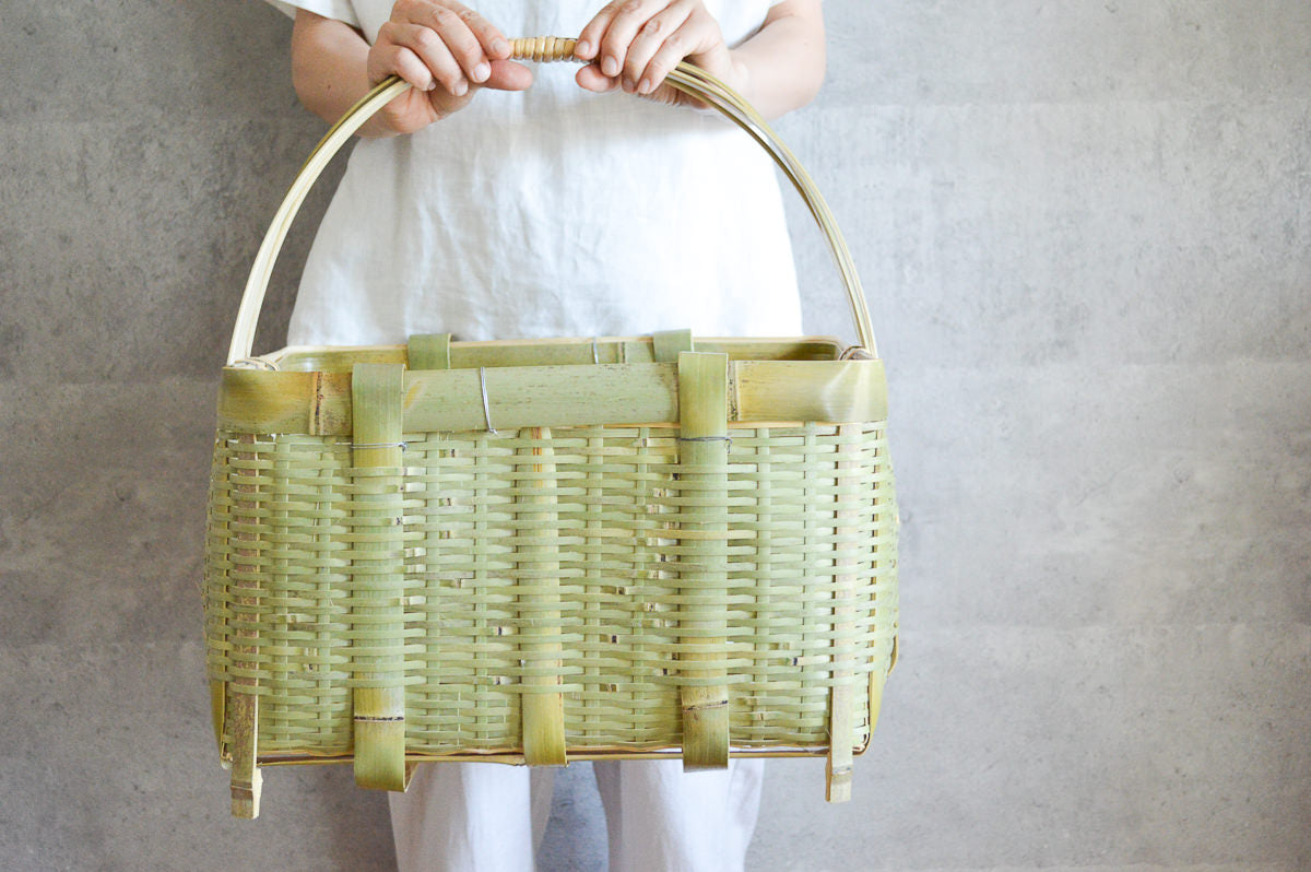 “Kakukago” Basket with Handle and Legs / Madake Bamboo / Ibaraki-JPN 810208