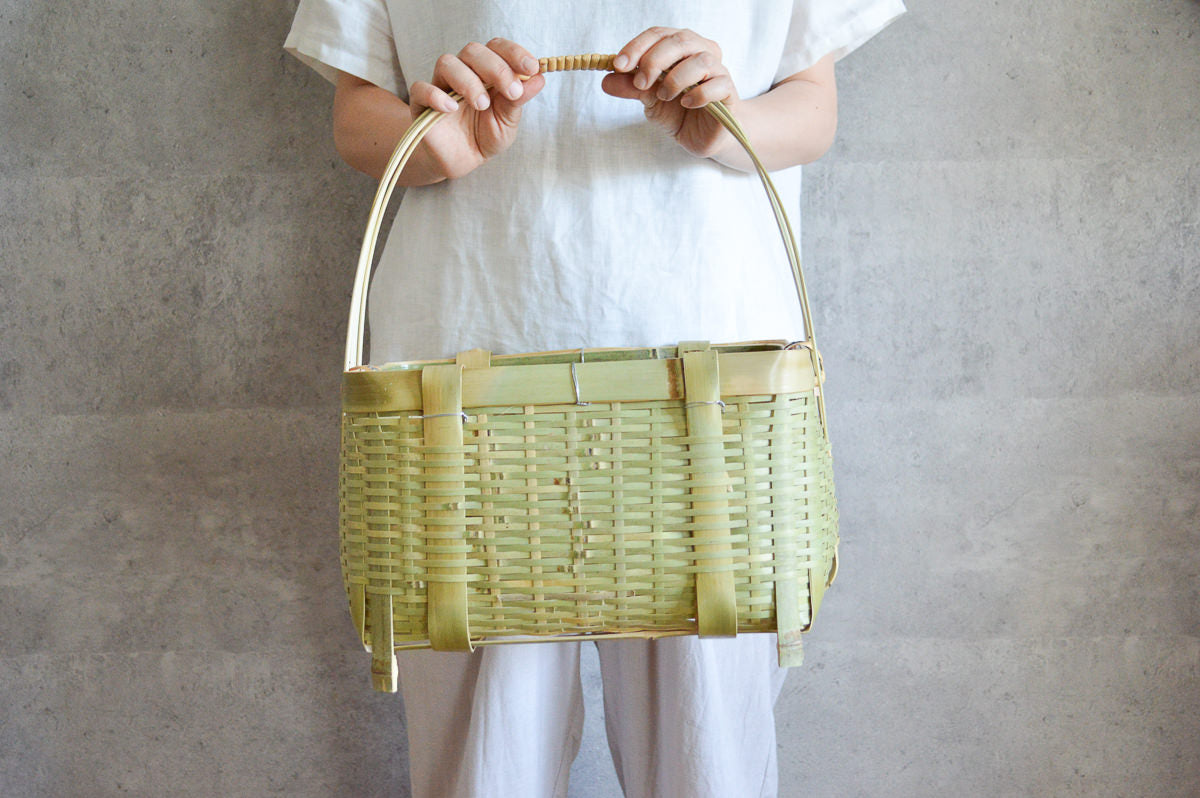 “Kakukago” Basket with Handle and Legs / Madake Bamboo / Ibaraki-JPN 810208