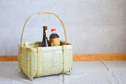 “Kakukago” Basket with Handle and Legs / Madake Bamboo / Ibaraki-JPN 810208