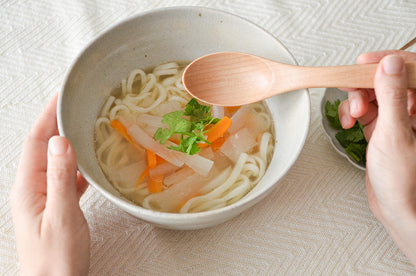 Japanese cherry birch soup spoon poised to scoop soup / ミズメのれんげでスープをすくおうとしている様子
