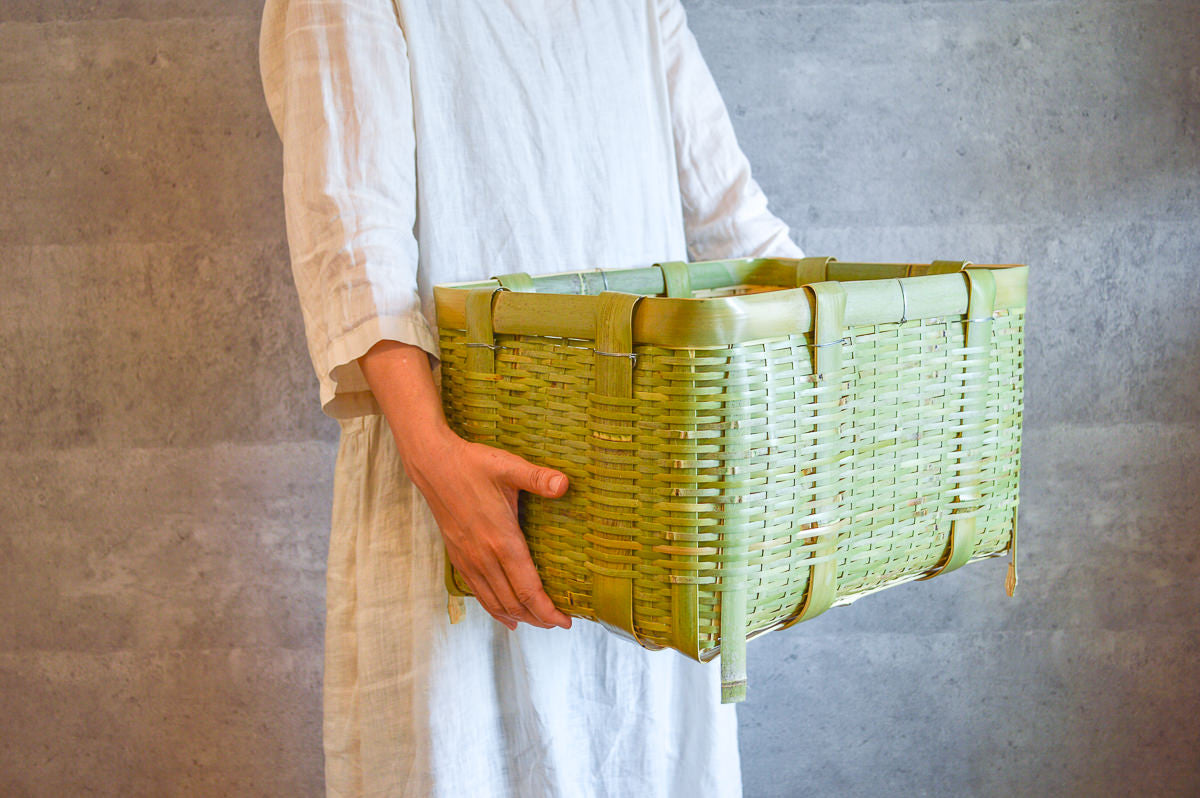 “Kakukago” Basket with Legs / Madake Bamboo / Ibaraki-JPN 810209