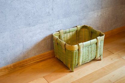 “Kakukago” Basket with Legs / Madake Bamboo / Ibaraki-JPN 810209