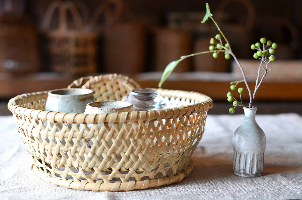 Round Shallow Dish Basket / Nemagari Bamboo / Nagano-JPN 610211