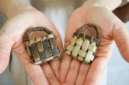 Brooch “Mini Basket Bag” / Walnut Bark / Iwate-JPN 1510612