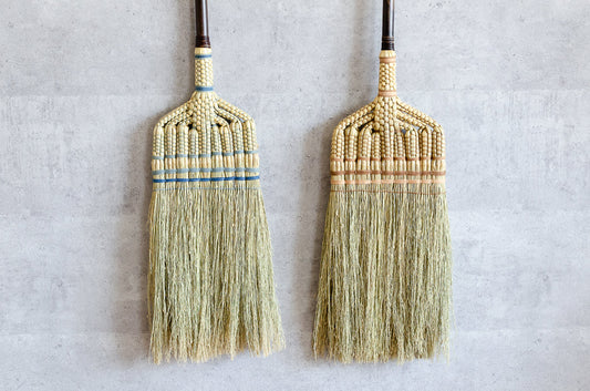 Azuma-style long brooms made of broomcorn / ホウキモロコシのあずま型長柄箒