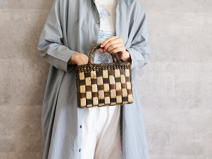 Handheld Basket “Tiny Checker with Inner-Bark Rim and Handle” / Walnut Bark / Iwate-JPN 1510768