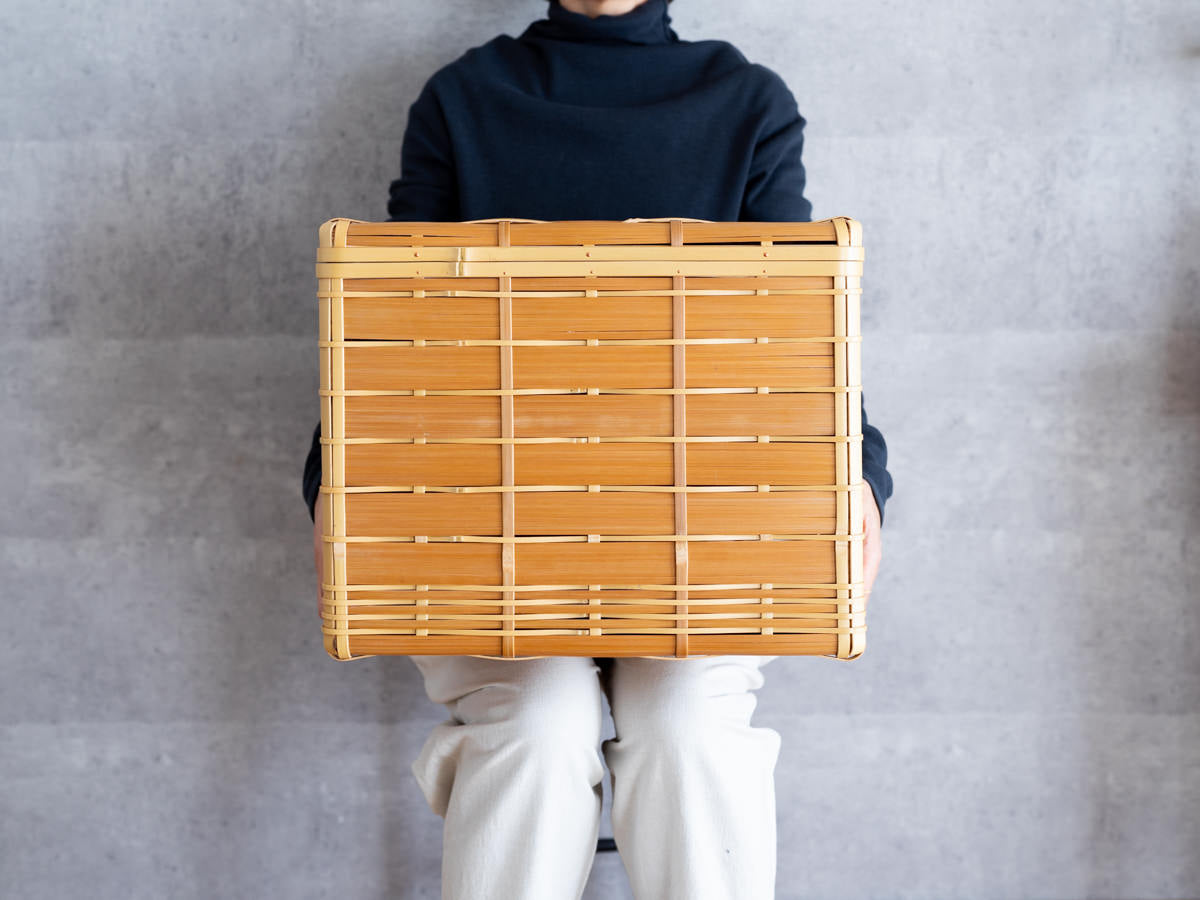 Basket with Lid "Kiritto" / White & Carbonized Bamboo / Oita-JPN 850406