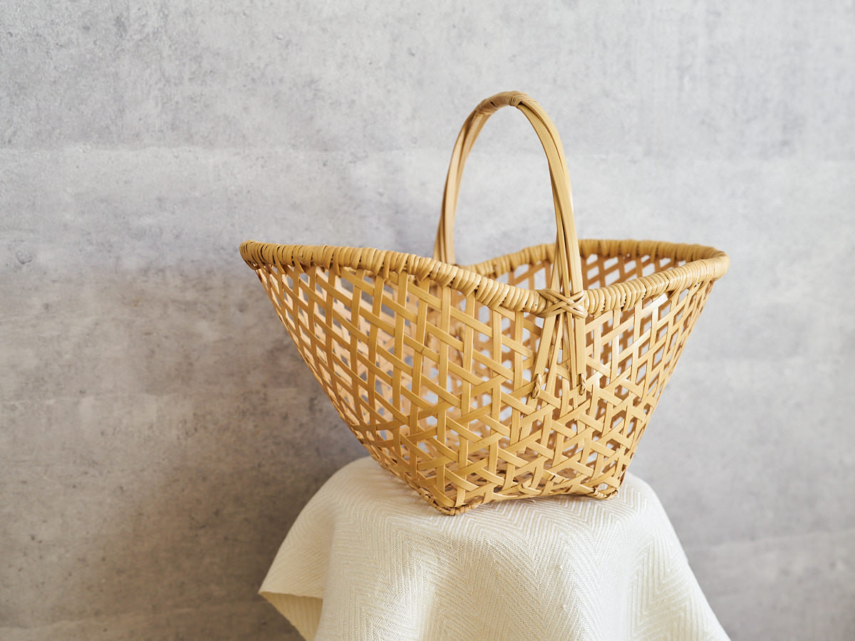 One-Handle Garden Basket – Twisted Handle / White Bamboo / Oita-JPN 850421-1