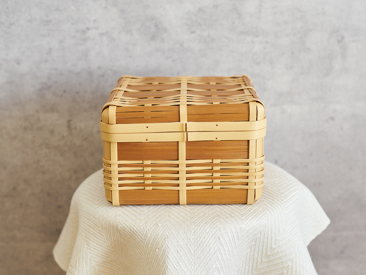 Basket with Lid “Kiritto” – Small, Shallow / White & Carbonized Bamboo / Oita-JPN 850406-3
