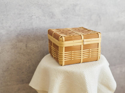 Basket with Lid “Kiritto” – Small, Shallow / White & Carbonized Bamboo / Oita-JPN 850406-3