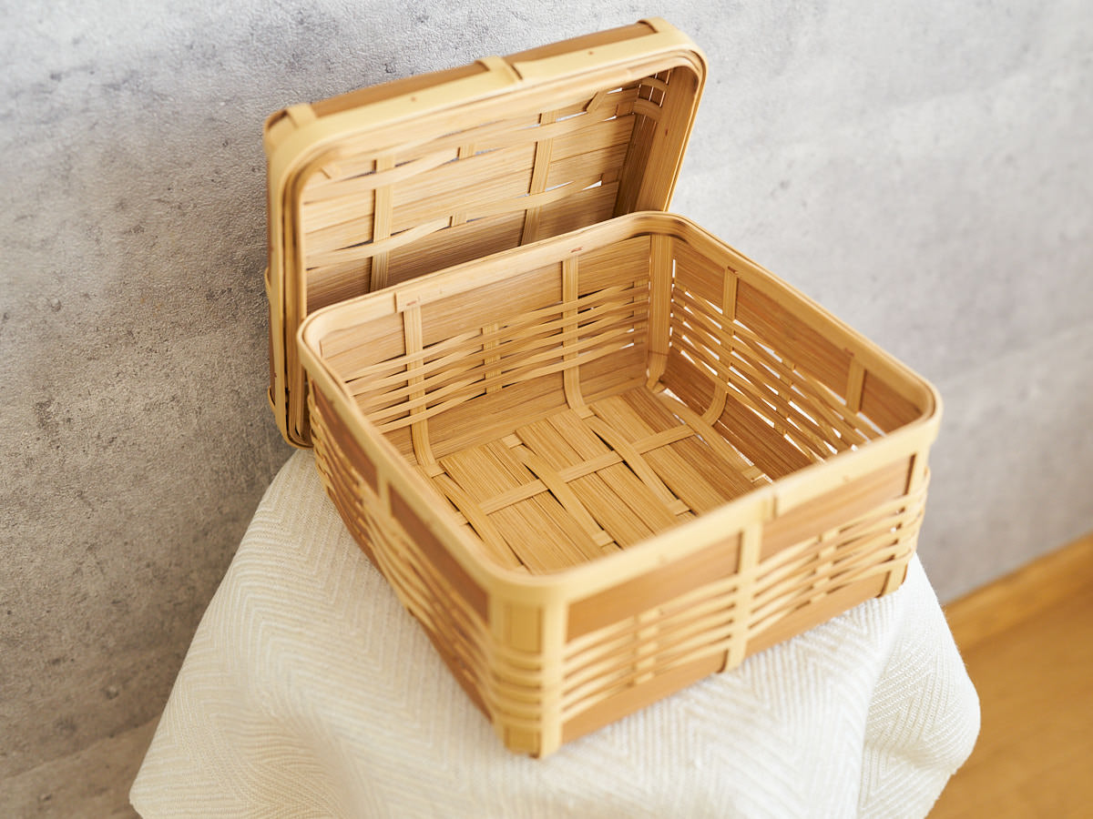 Basket with Lid “Kiritto” – Small, Shallow / White & Carbonized Bamboo / Oita-JPN 850406-3