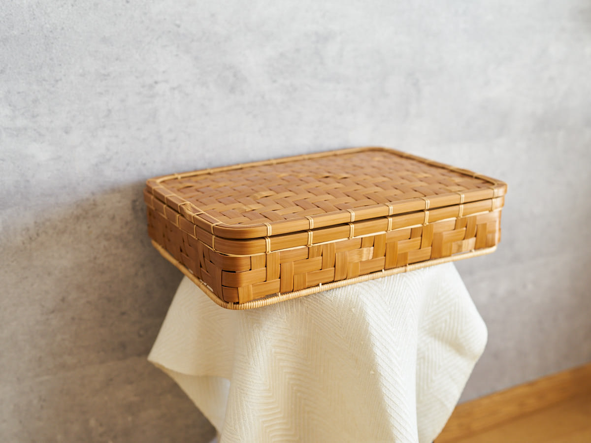 Wide-Strip Weave Document Box – Urushi Lacquer Finish / Carbonized Bamboo / Oita-JPN 850418-1