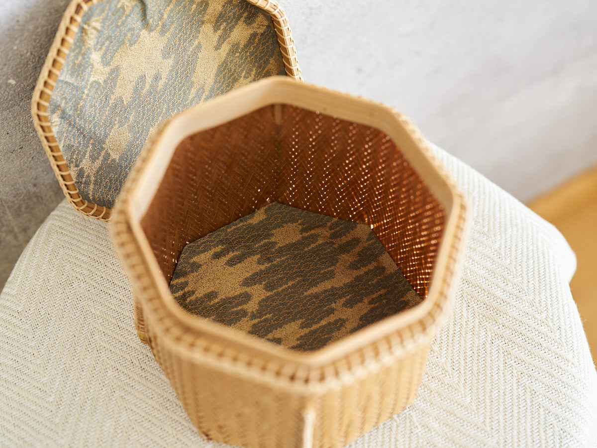 Octagonal Jewelry Box / Carbonized Bamboo / Oita-JPN 850411-1