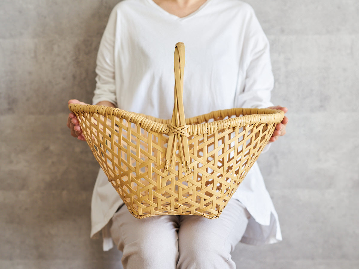 One-Handle Garden Basket – Twisted Handle / White Bamboo / Oita-JPN 850421-1