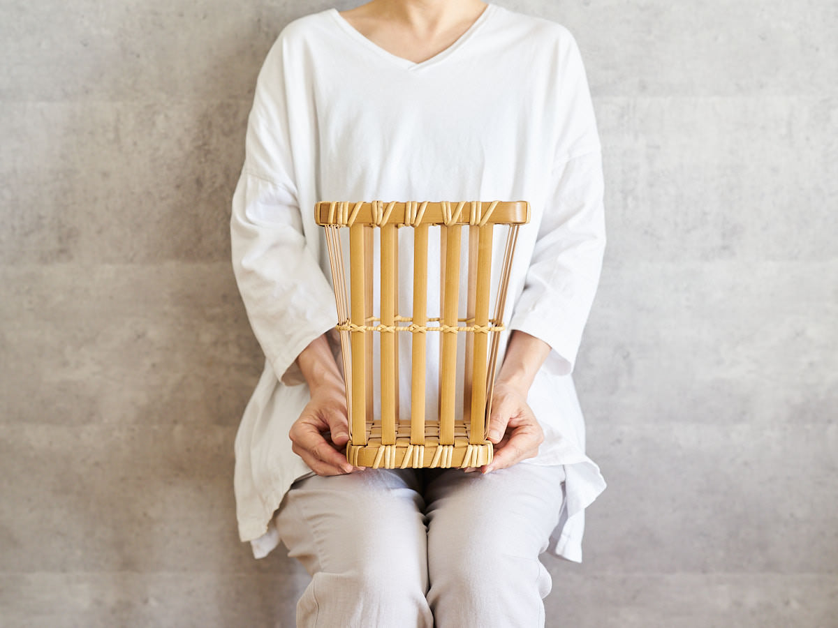 Flower Basket / Carbonized Bamboo / Oita-JPN 850422-1