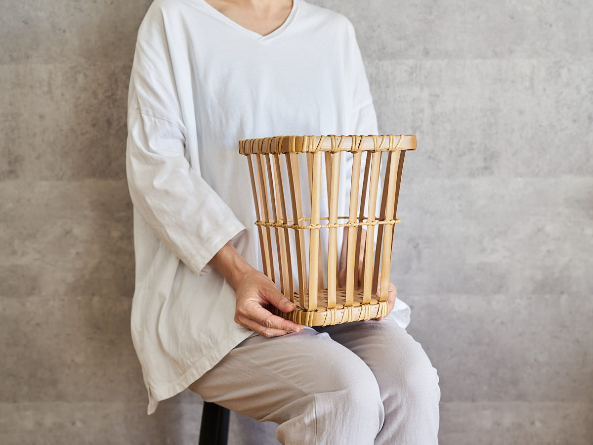Flower Basket / Carbonized Bamboo / Oita-JPN 850422-1