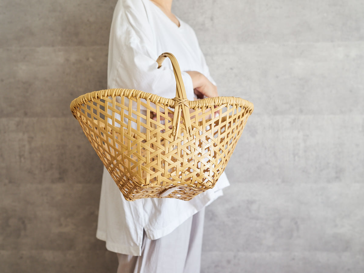 One-Handle Garden Basket – Twisted Handle / White Bamboo / Oita-JPN 850421-1