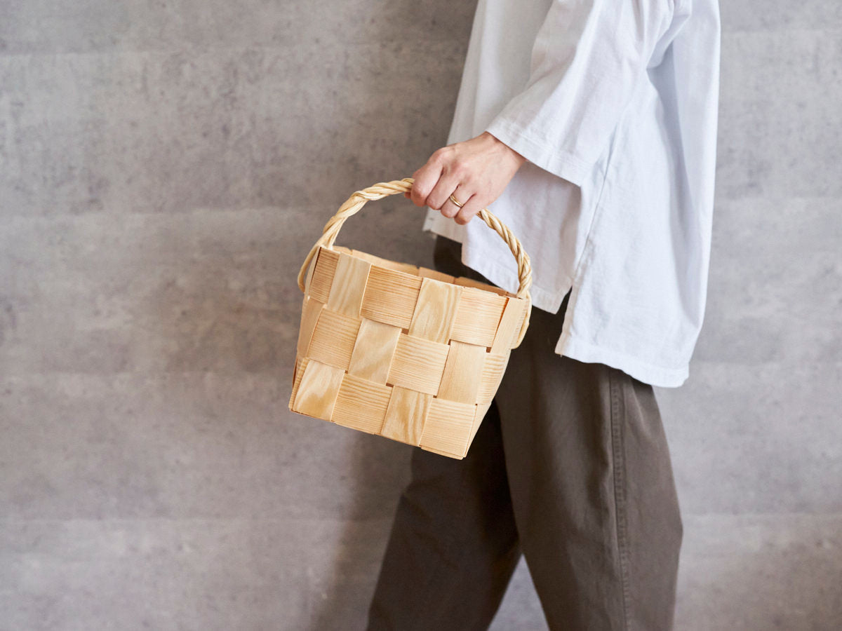 Round One-Handle Basket / Pine / EST 330717