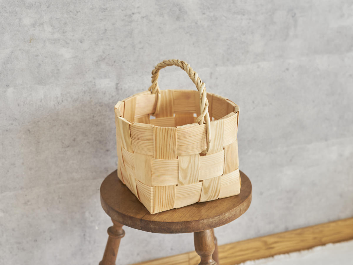 Round One-Handle Basket / Pine / EST 330717