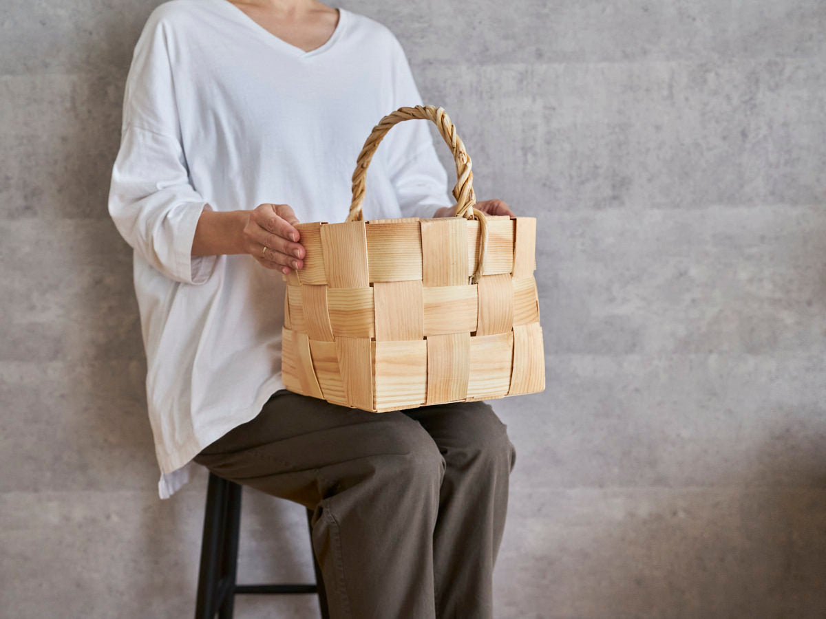 Round One-Handle Basket / Pine / EST 330717
