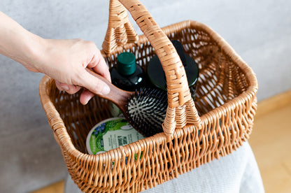Willow square picnic basket with items / やなぎのスクエア型ピクニックバスケットに日用品が入っている様子