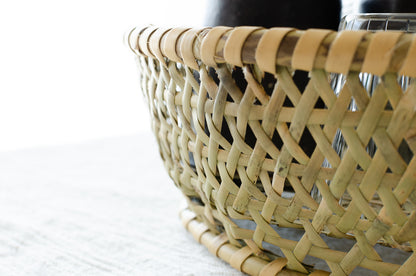 Round Shallow Dish Basket / Nemagari Bamboo / Nagano-JPN 610211