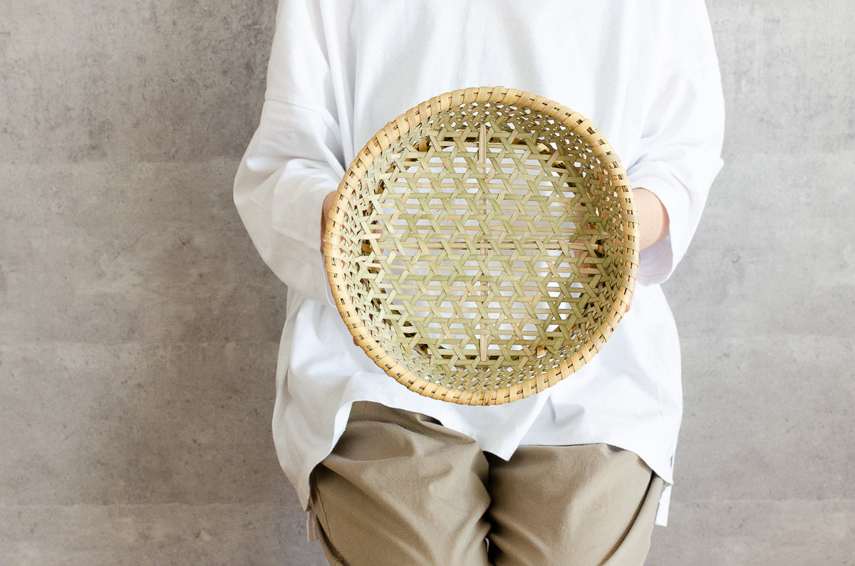 Round Shallow Dish Basket / Nemagari Bamboo / Nagano-JPN 610211