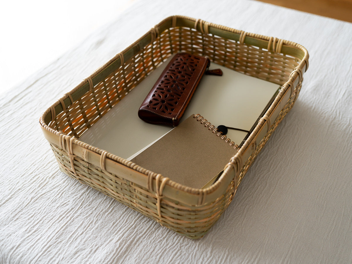 Madake bamboo A4 document tray with notebooks inside / 真竹のA4書類かごにノート類を入れた様子