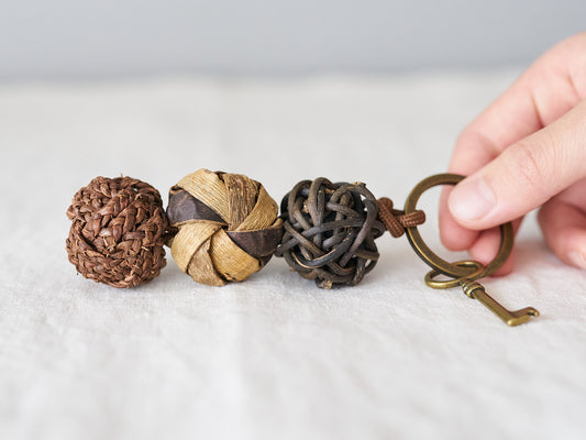 Key Holder with Paracord & Key / Akebi, Walnut & Grapevine / Yamagata-JPN 311438-1