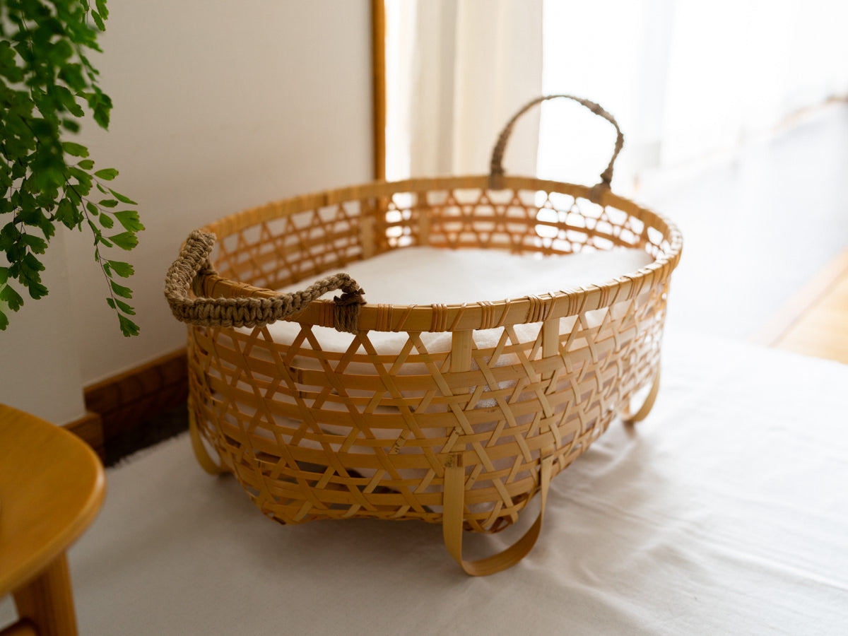 Oval Basket with Feet & Handles / White Bamboo / Tochigi-JPN 350101