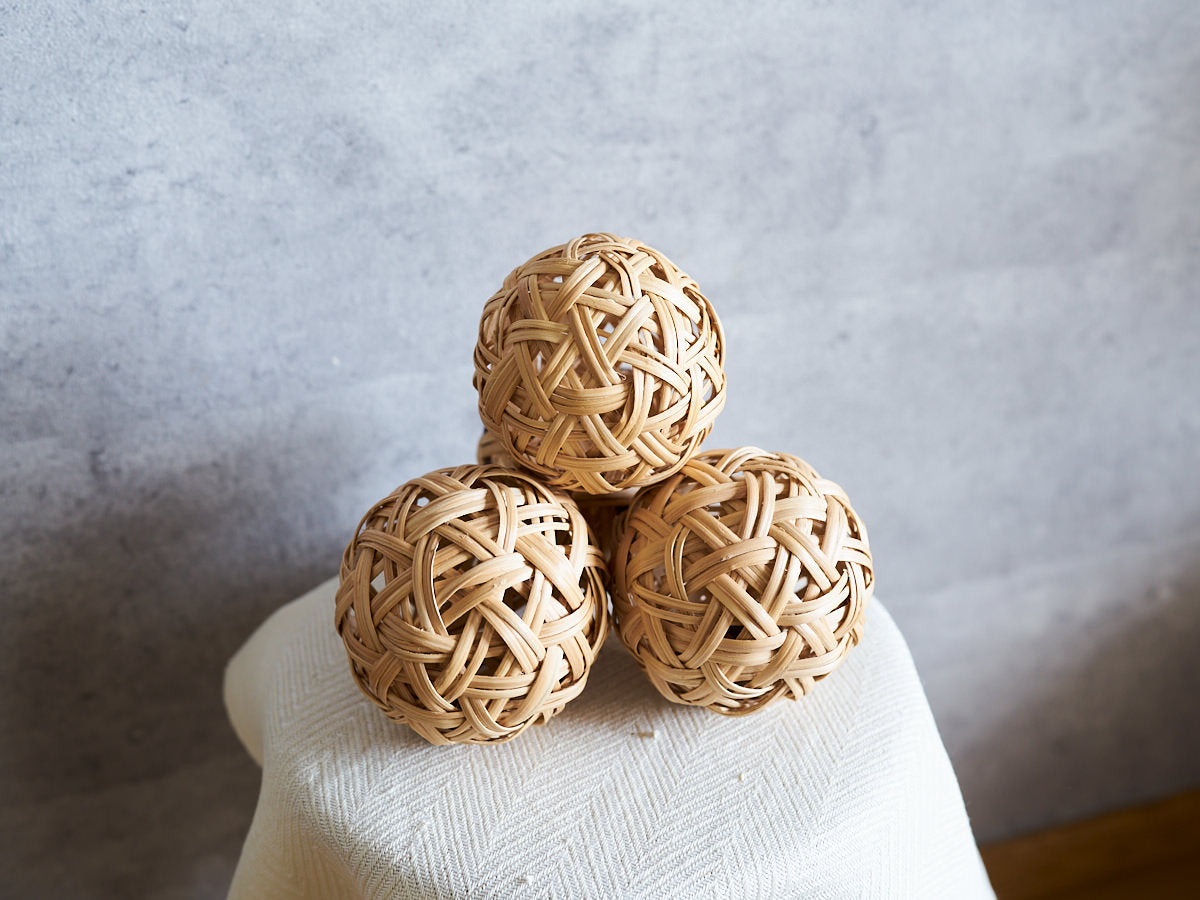 Matatabi Ball Large (With Bark / Peeled) / Matatabi / Yamagata-JPN 311443